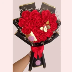 Ramo en Forma de Corazón con Rosas Eternas