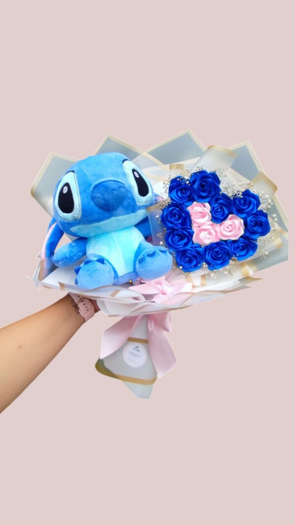 Ramo Corazon con Mini Rosas Eternas y Peluche