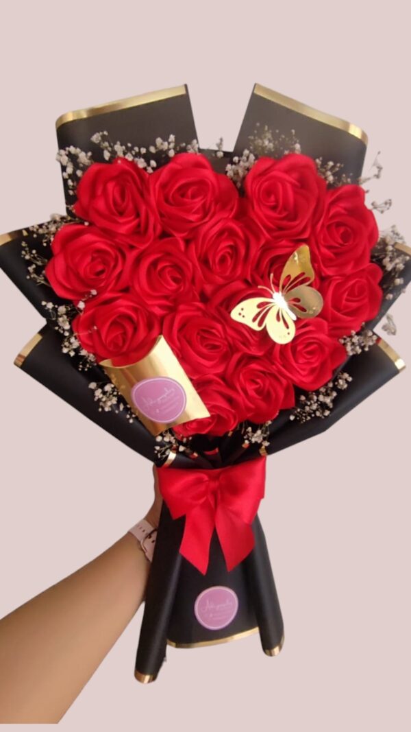 Ramo corazon de rosas eternas