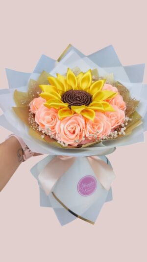 ramo de mini rosas con girasol