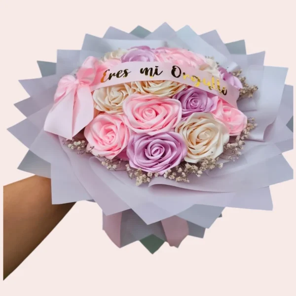Ramo Buchón de 23 Rosas Eternas con Cinta Personalizada- Ramo Buchón de 23 Rosas Eternas con Cinta Personalizada