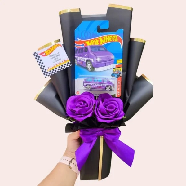 Ramo Hot Wheels con Rosas Eternas