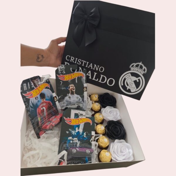 caja-regalo-futbol-personalizada-hot-wheels-rosas.jpg