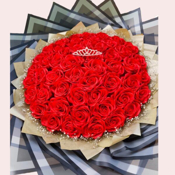 ramo-50-rosas-eternas-rojas-tiara-lujo ramo-50-rosas-eternas-rojas-tiara-lujo