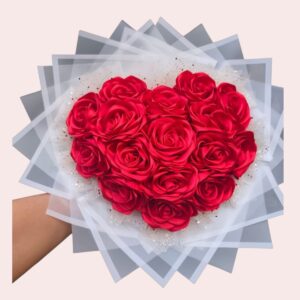 ramo-corazon-16-rosas-eternas-romantico ramo-corazon-16-rosas-eternas-romantico.jpg