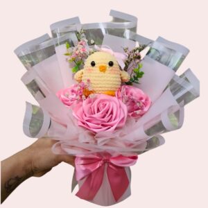ramo-rosas-eternas-pollito-amigurumi-rosa ramo-rosas-eternas-pollito-amigurumi-rosa