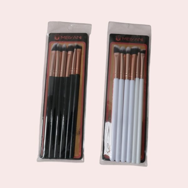 Detalle de las cerdas y pinceles del kit profesional para ojos Detalle-de-las-cerdas-y-pinceles-del-kit-profesional-para-ojos